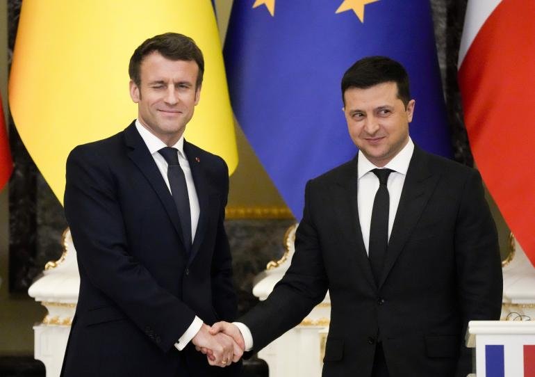 Guerre en Ukraine Le torchon brûle entre Macron et Zelensky voici ce